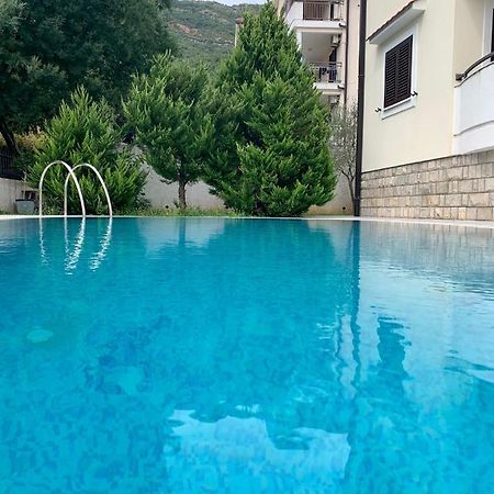 Lastochka.Mne Apartments Baošići Bagian luar foto