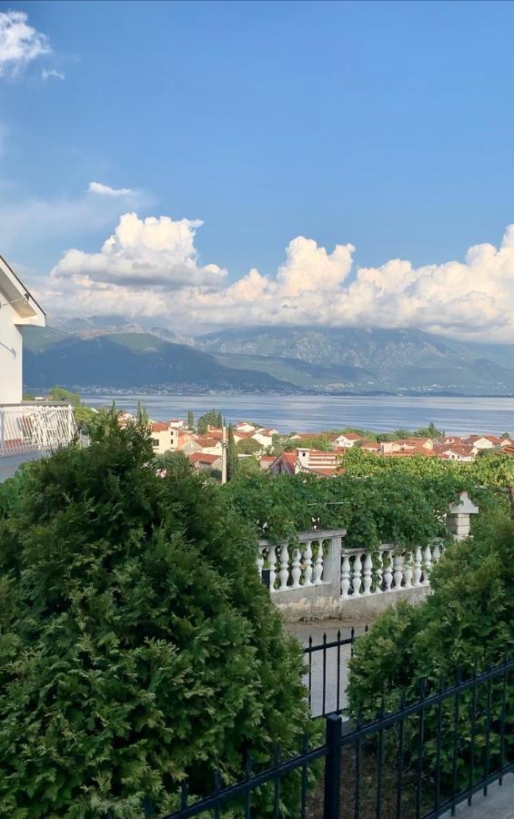 Lastochka.Mne Apartments Baošići Bagian luar foto