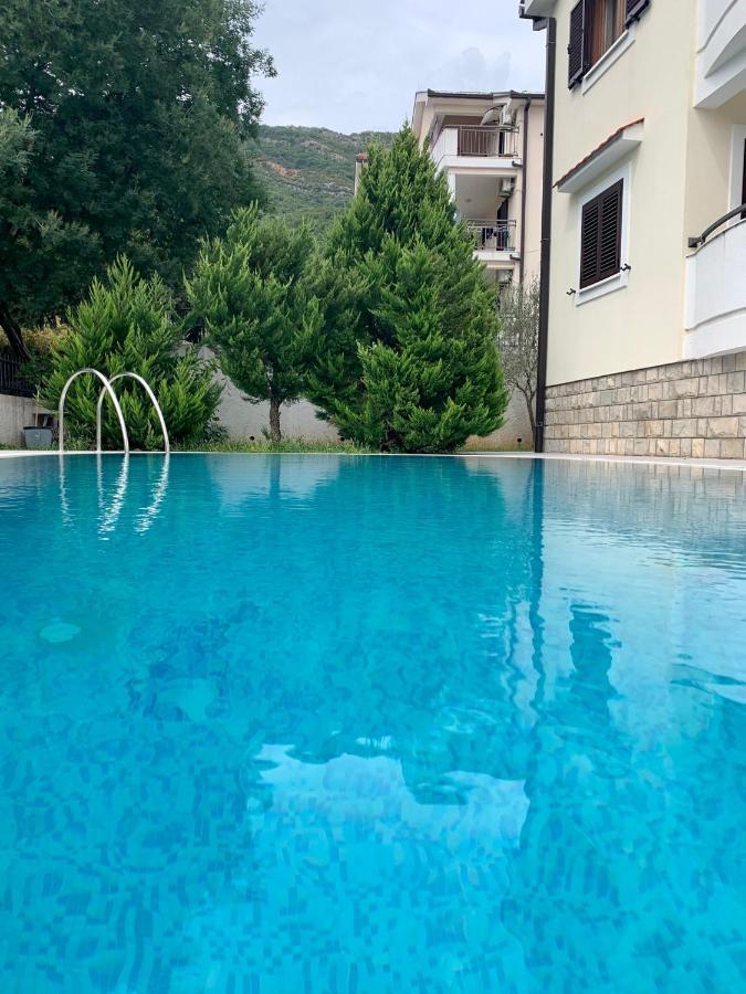 Lastochka.Mne Apartments Baošići Bagian luar foto