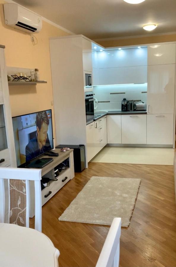 Lastochka.Mne Apartments Baošići Bagian luar foto